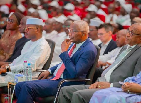 غينيا تطلق مشروع ربط 2,200 مدرسة بالإنترنت… خطوة كبرى نحو مدرسة حديثة واقتصاد معرفي