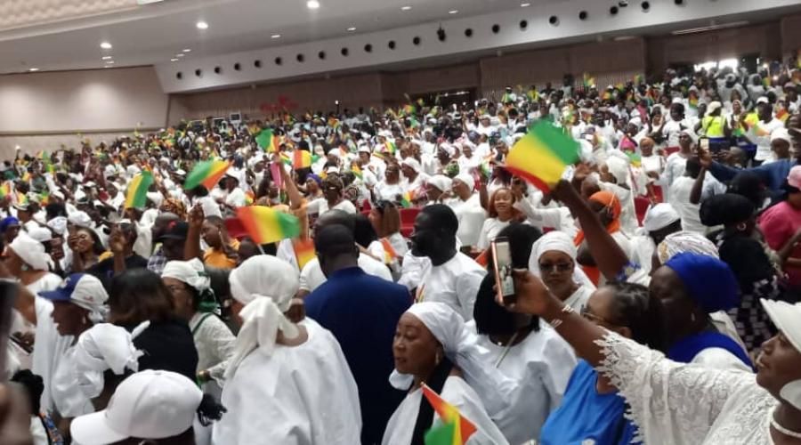 في قصر الشعب: نساء غينيا يحثثن الجنرال دومبويا على الترشح للرئاسة